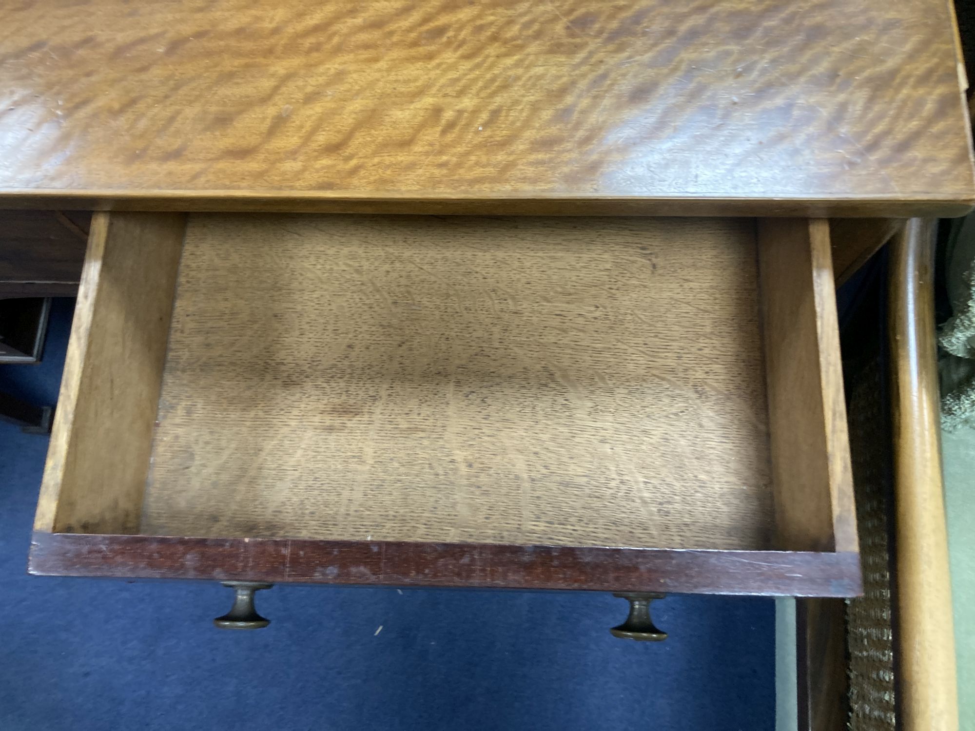 An Edwardian inlaid mahogany writing table, width 90cm, depth 50cm, height 76cm